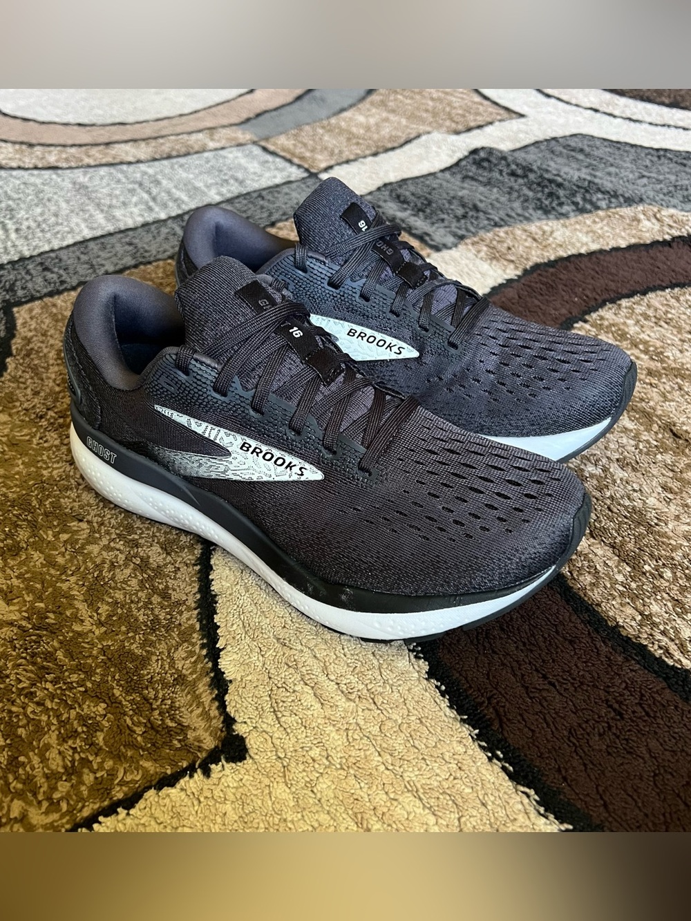Women’s Brooks Ghost 16 Running Shoes Size 8